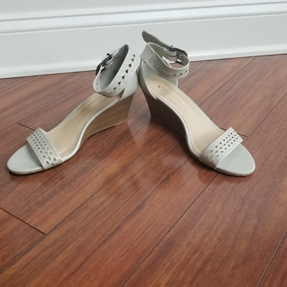 Strappy wedge sandals in sage green